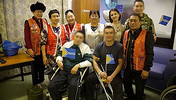 «Как родным сыновьям»: волонтеры из Тувы навестили бойцов в семи столичных госпиталях