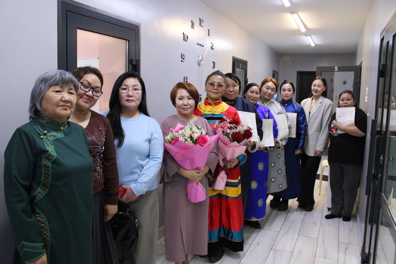 В Кызыле завершились курсы для жен и матерей героев СВО по пошиву национального тон